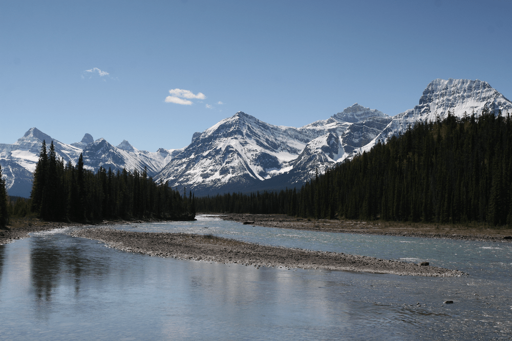 Landscape of the Canadian rockies with a lake in the foreground.